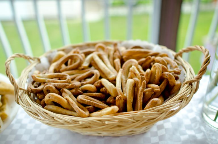 Scaldatelli calabresi, taralli con semi di cimino Scaldatelli calabresi, taralli con semi di cimino