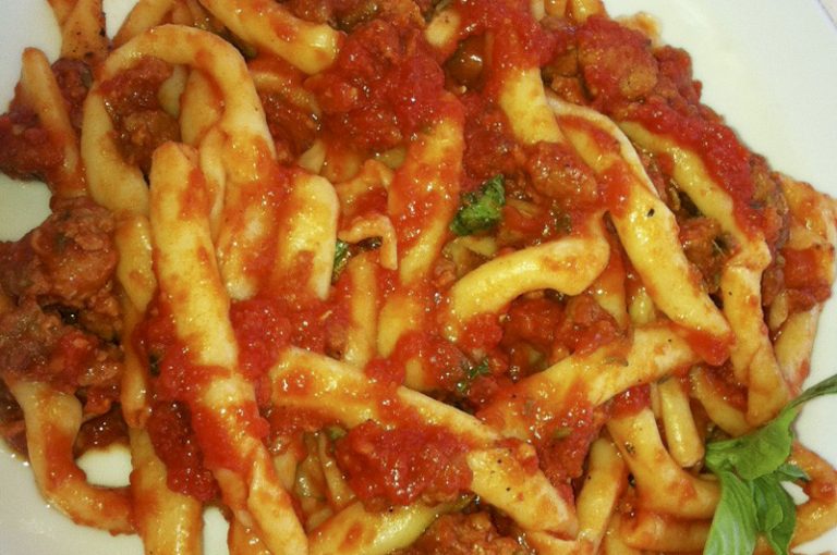 Fusilli con sugo di capretto Fusilli con sugo di capretto